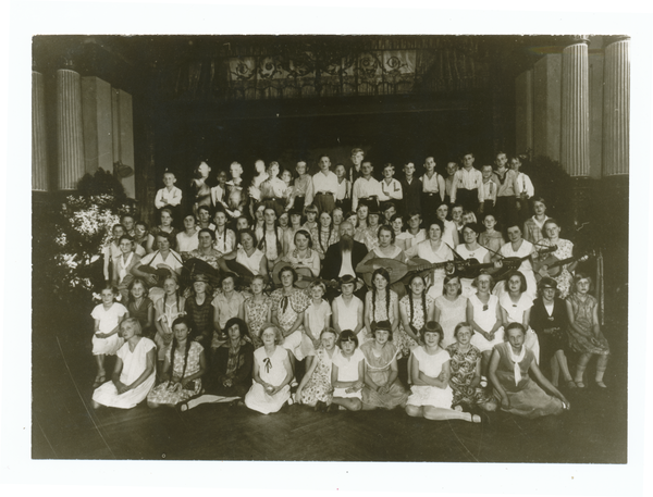 Tilsit, Bürgerhalle, " Der Semlies`sche Kinderchor" der Meerwischer Schule