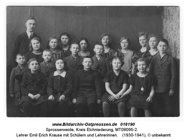 Sprosserweide, Lehrer Emil Erich Krause mit Schülern und Lehrerinnen