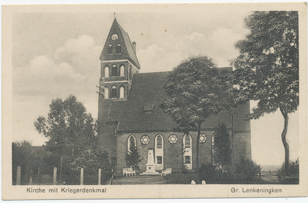 Großlenkenau, Kirche mit Kriegerdenkmal