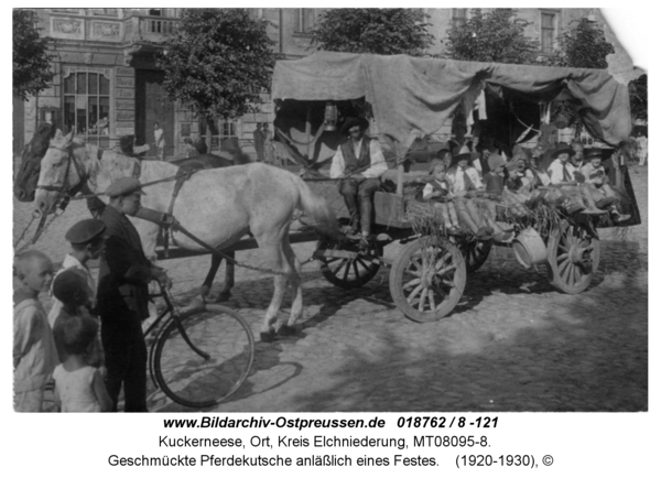 Kuckerneese, Geschmückte Pferdekutsche anläßlich eines Festes