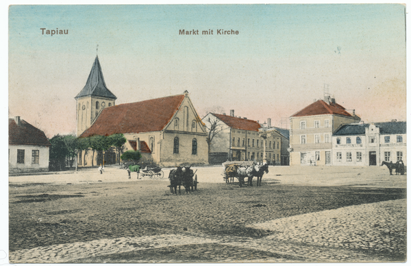 Tapiau Markt mit Kirche