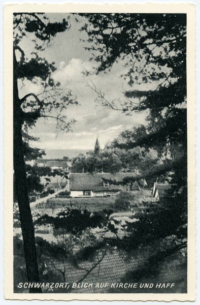 Schwarzort, Das Pfarrtal, Blick auf Kirche und Haff