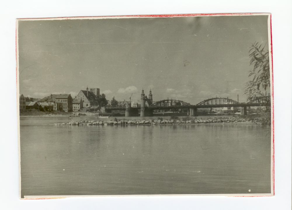 Tilsit, Luisen-Brücke und zerstörte Deutsche Kirche von Nordosten