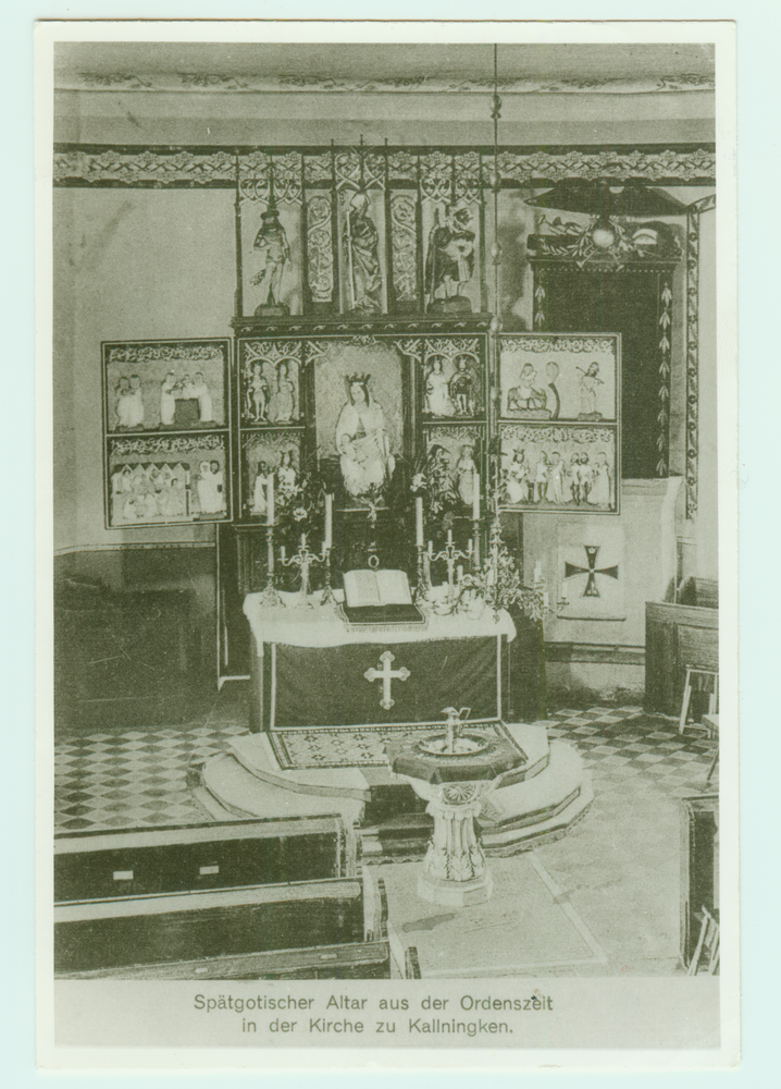 Kallningken, Kirche, Blick auf Taufbecken und Altar