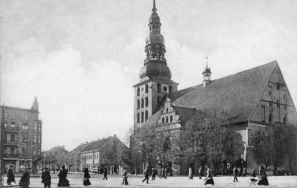 Tilsit, Getreidemarkt (Fletcherplatz) mit Deutscher Kirche