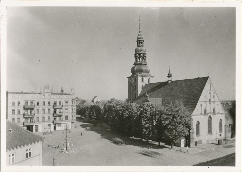 Tilsit, Getreidemarkt (Fletcherplatz) mit Deutscher Kirche