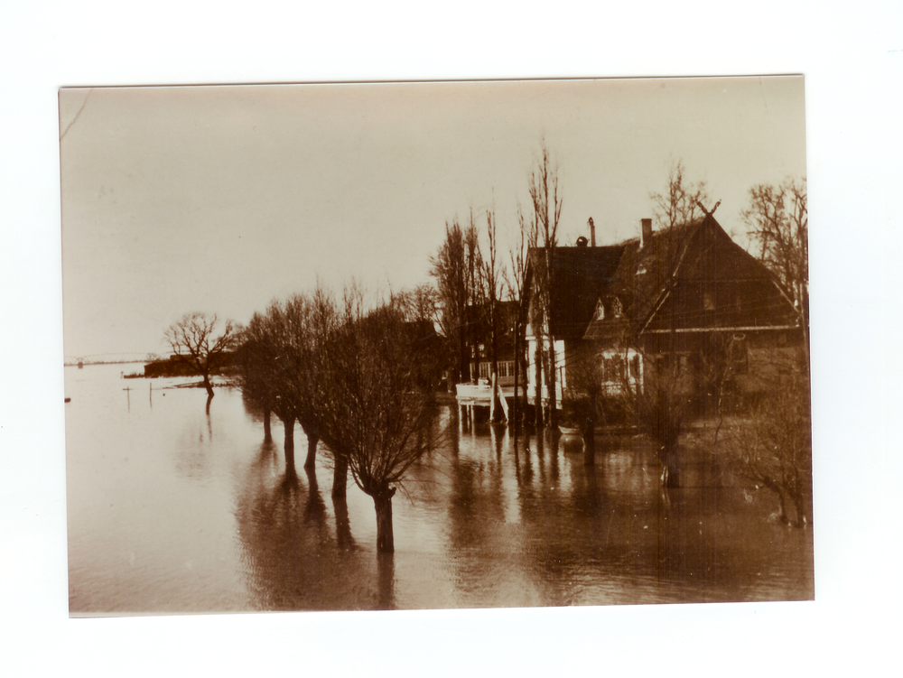 Tilsit, Hochwasser in Übermemel, Restaurant "Brückenkopf"