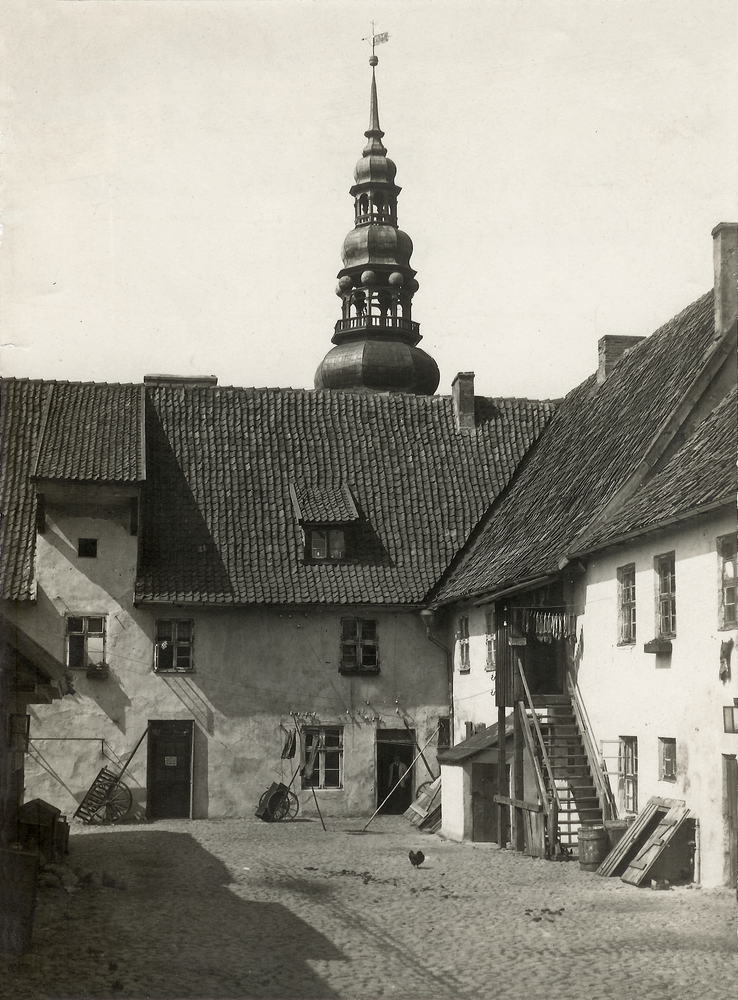 Tilsit, Alter Hof mit Blick auf die Deutsche Kirche