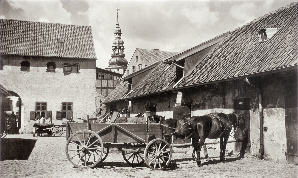 Tilsit, Alter Hof mit Blick auf die Deutsche Kirche