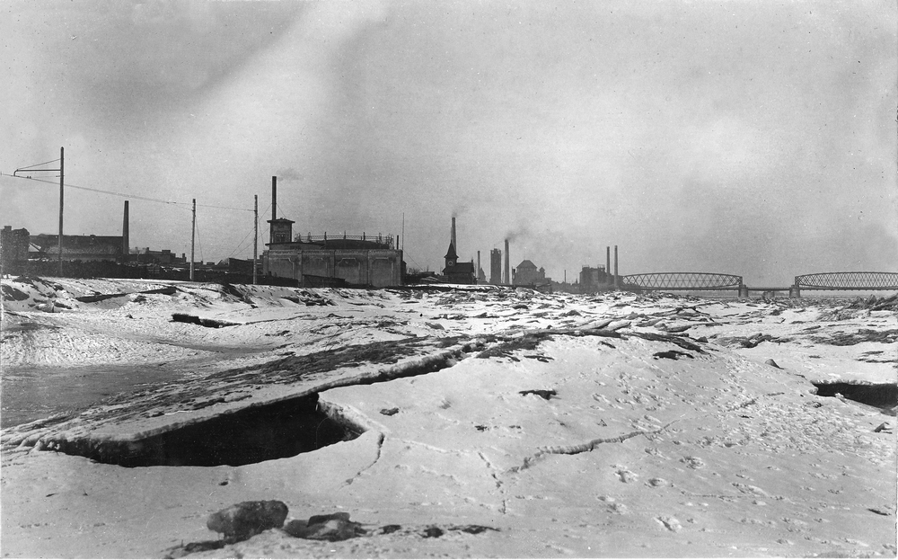 Tilsit, Zugefrorene Memel am Industriegelände