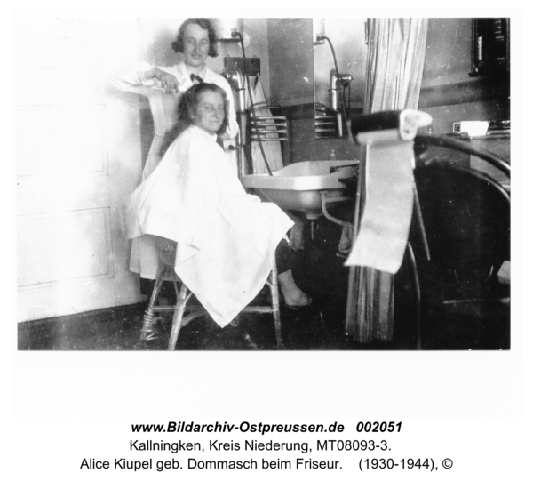 Kallningken, Alice Kiupel geb. Dommasch beim Friseur