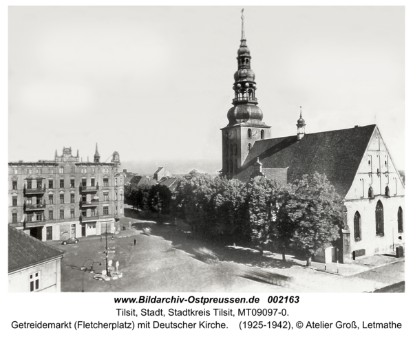 Tilsit, Getreidemarkt (Fletcherplatz) mit Deutscher Kirche