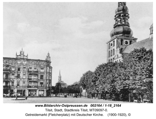 Tilsit, Getreidemarkt (Fletcherplatz) mit Deutscher Kirche