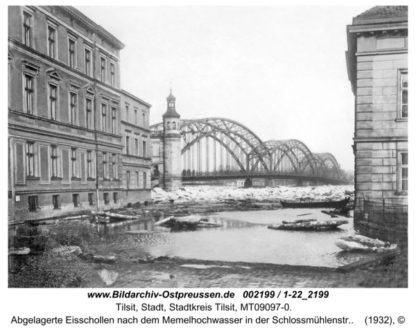 Tilsit, Abgelagerte Eisschollen nach dem Memelhochwasser in der Schlossmühlenstr.