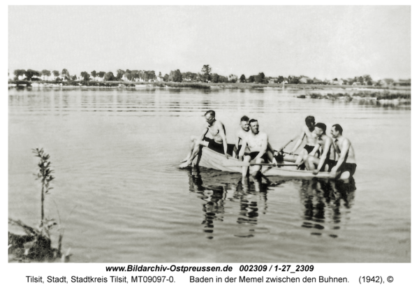 Tilsit, Baden in der Memel zwischen den Buhnen