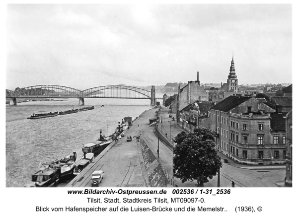 Tilsit, Blick vom Hafenspeicher auf die Luisen-Brücke und die Memelstr.