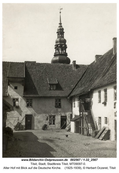 Tilsit, Alter Hof mit Blick auf die Deutsche Kirche