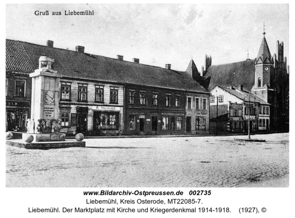 Liebemühl. Der Marktplatz mit Kirche und Kriegerdenkmal 1914-1918