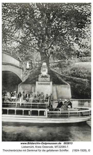 Liebemühl, Thorchenbrücke mit Denkmal für die gefallenen Schiffer