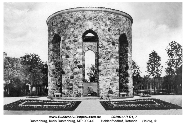 Rastenburg, Heldenfriedhof, Rotunde