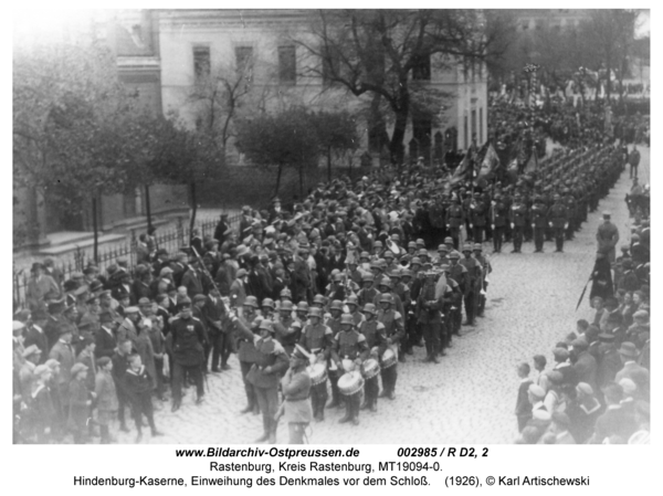 Rastenburg, Hindenburgstraße, Hindenburg-Kaserne, Einweihung des Denkmales vor dem Schloß