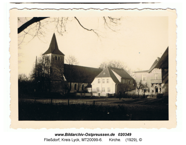 Fließdorf, Kirche