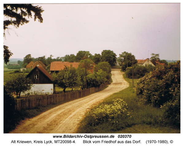 Alt Kriewen, Blick vom Friedhof aus das Dorf