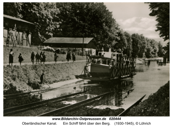 Oberlandkanal, Ein Schiff fährt über den Berg