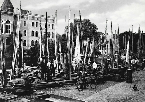 Königsberg (Pr.), Blick über den Pregel vom Oberen Fischmarkt auf das Stadtgymnasium Altstadt/Kneiphof