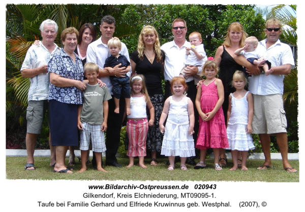 Gilkendorf, Taufe bei Familie Gerhard und Elfriede Kruwinnus geb. Westphal