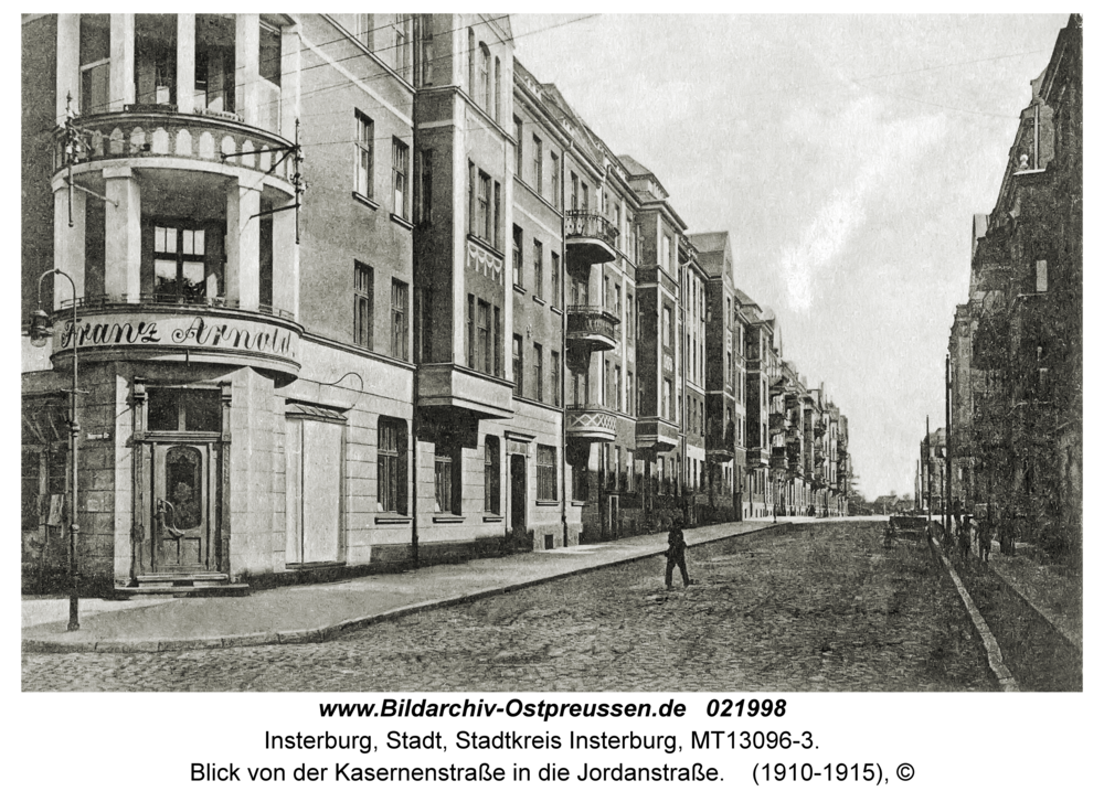 Insterburg, Blick von der Kasernenstraße in die Jordanstraße