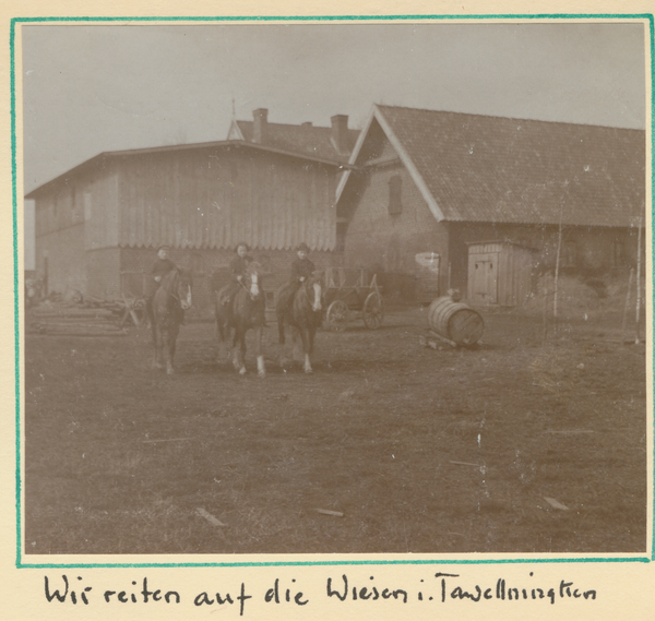 Tawellenbruch fr. Tawellningken, Forsthaus, die Kinder des Försters beim Ausritt auf die Wiesen