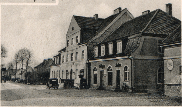 Schillfelde, Ortsdurchfahrt mit Tankstelle