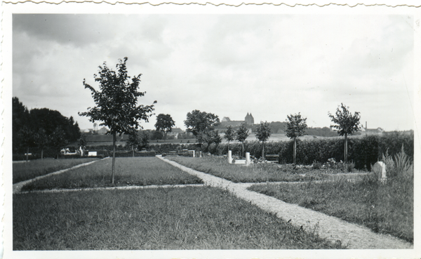 Neidenburg, Friedhof mit Blick auf die Stadt