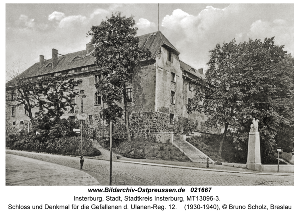 Insterburg, Schloss und Denkmal für die Gefallenen d. Ulanen-Reg. 12