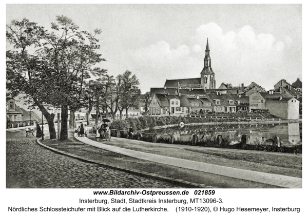 Insterburg, Nördliches Schlossteichufer mit Blick auf die Lutherkirche