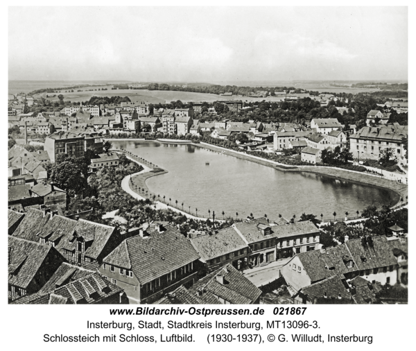 Insterburg, Schlossteich mit Schloss, Luftbild
