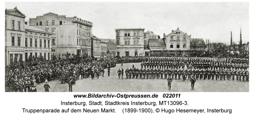 Insterburg, Truppenparade auf dem Neuen Markt