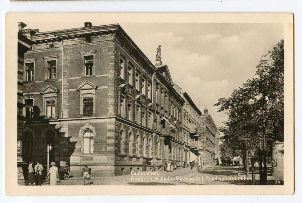 Gumbinnen, Friedrich-Wilhelm-Straße mit Reichspostdirektion