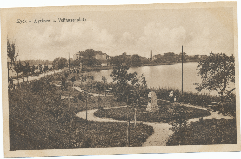 Lyck, Lycksee, Velthusenplatz mit Velthusen-Denkmal