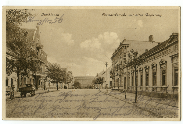 Gumbinnen, Bismarckstraße mit alten Regierung