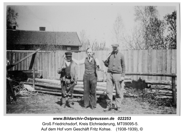 Groß Friedrichsdorf, Auf dem Hof vom Geschäft Fritz Kohse