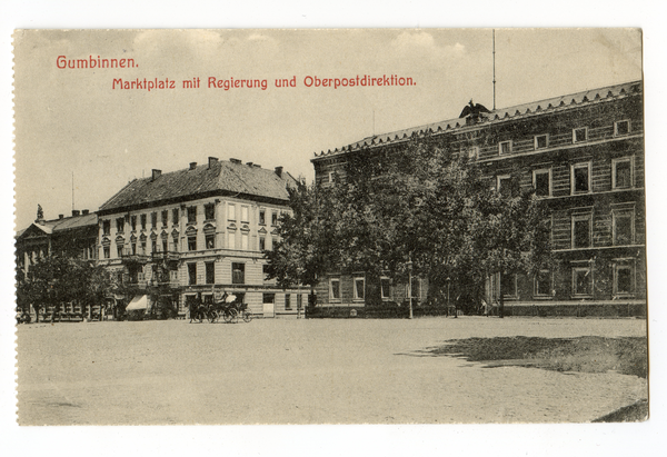 Gumbinnen, Marktplatz mit Regierung und Oberpostdirektion