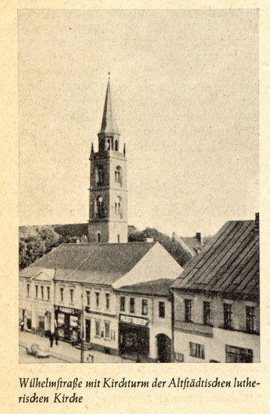 Gumbinnen, Wilhelmstraße mit Kirchturm der Altstädtischen lutherischen Kirche