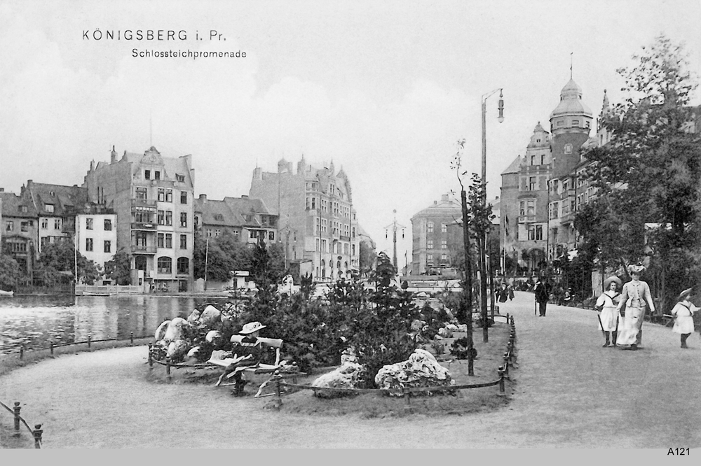 Königsberg, Schloßteichpromenade mit Spaziergängern