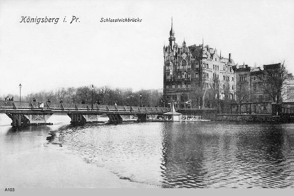Königsberg, Schloßteichbrücke mit Schwanenhaus