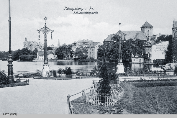 Königsberg, Schloßteich, rechts die Burgkirche