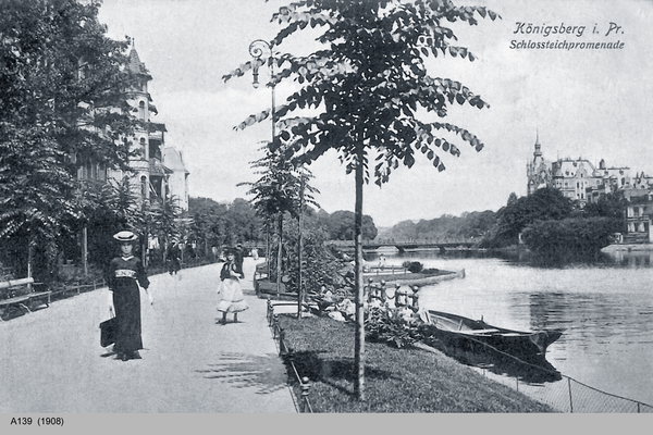 Königsberg, Schloßteichpromenade mit Frau und Mädchen