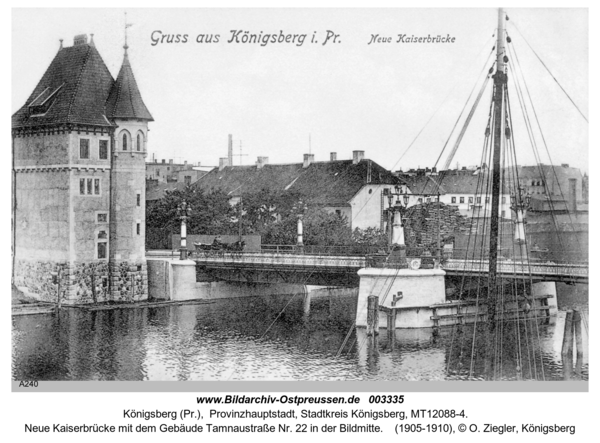Königsberg, Neue Kaiserbrücke mit dem Gebäude Tamnaustraße Nr. 22 in der Bildmitte