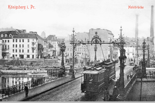 Königsberg, Holzbrücke mit Straßenbahn